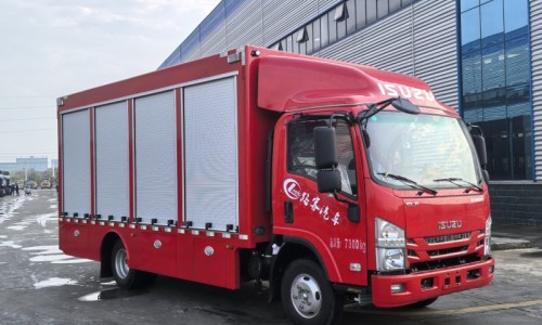 五十鈴裝備車