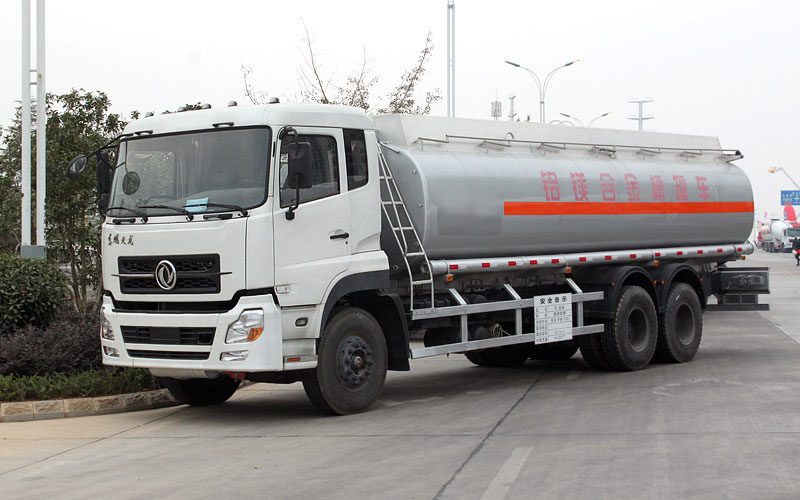 天龍后雙橋化工液體運(yùn)輸車(chē)