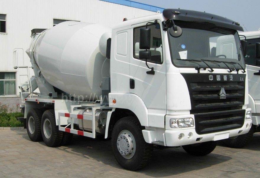 斯太爾后雙橋混凝土攪拌運(yùn)輸車