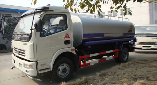 東風多利卡6方灑水車