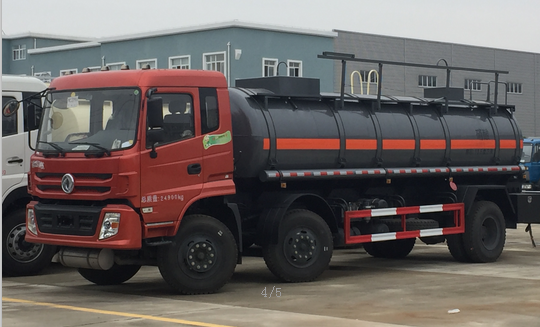 東風(fēng)天小三軸化工車(chē) 