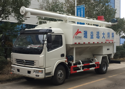 東風(fēng)多利卡散裝飼料車