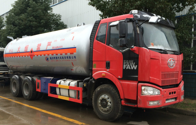 10噸解放后雙橋液化氣罐車(chē)(24立方)