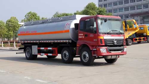 國五歐曼小三軸食用油運(yùn)輸車 