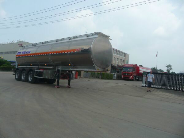 43.8方鋁合金食用油運(yùn)輸半掛車 