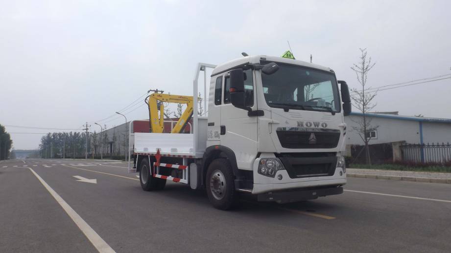 重汽氣瓶車(chē) 帶吊裝