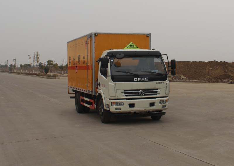 東風(fēng)多利卡5.15米易燃固體廂式運(yùn)輸車(chē) 