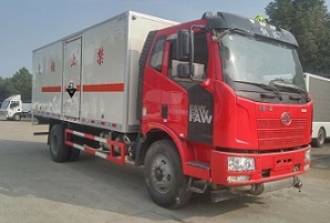 解放J6腐蝕性物品廂式運(yùn)輸車 