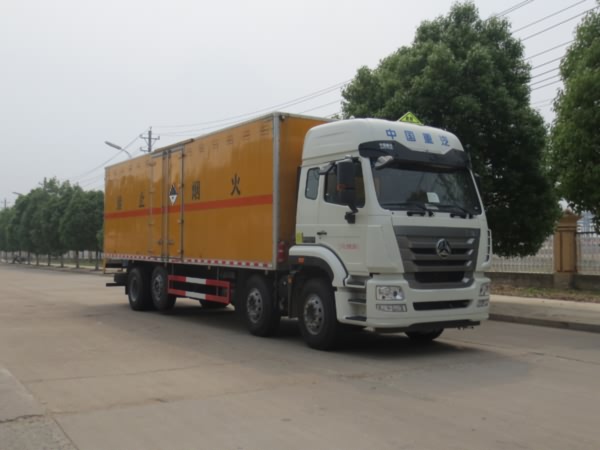 重汽9.5米大型危險廢物專用運輸車 