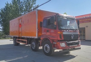 小三軸7.75米易燃?xì)怏w廂式運(yùn)輸車(chē)