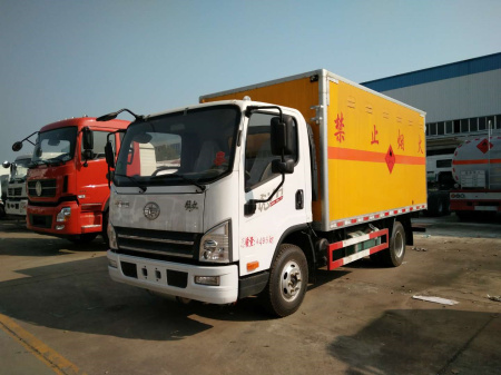 解放4.15米易燃?xì)怏w廂式運(yùn)輸車(chē)